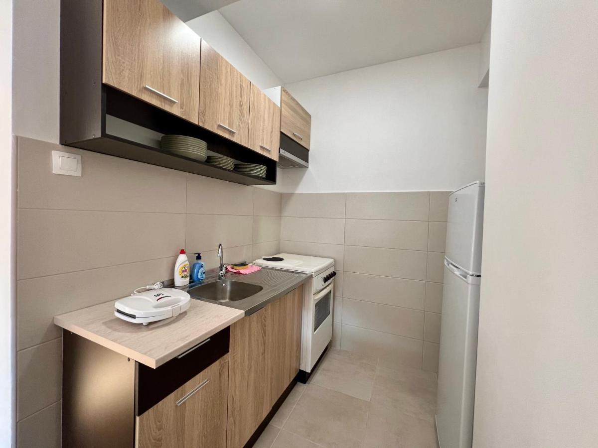 Sara'S Apartment Cozy And Close To Center With Private Parking Skopje Exterior photo